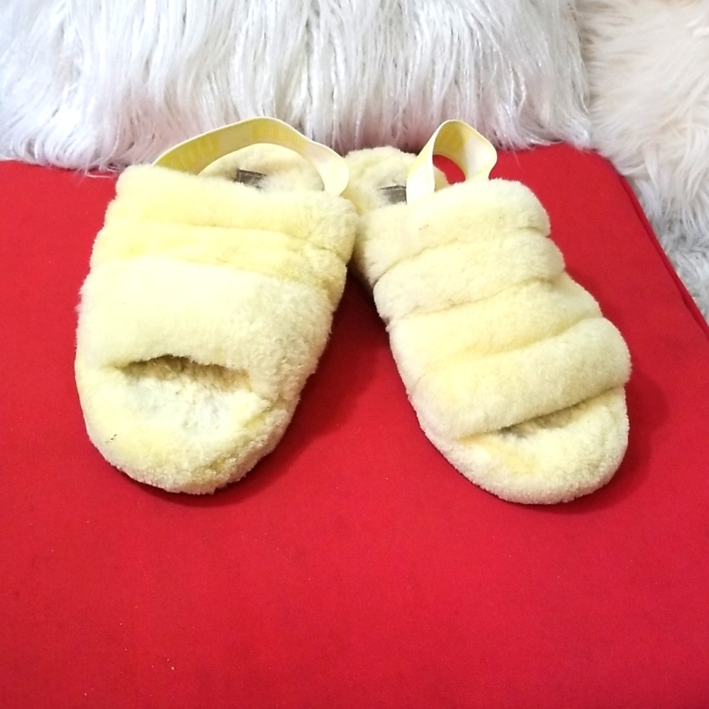 UGG SLIPPERS